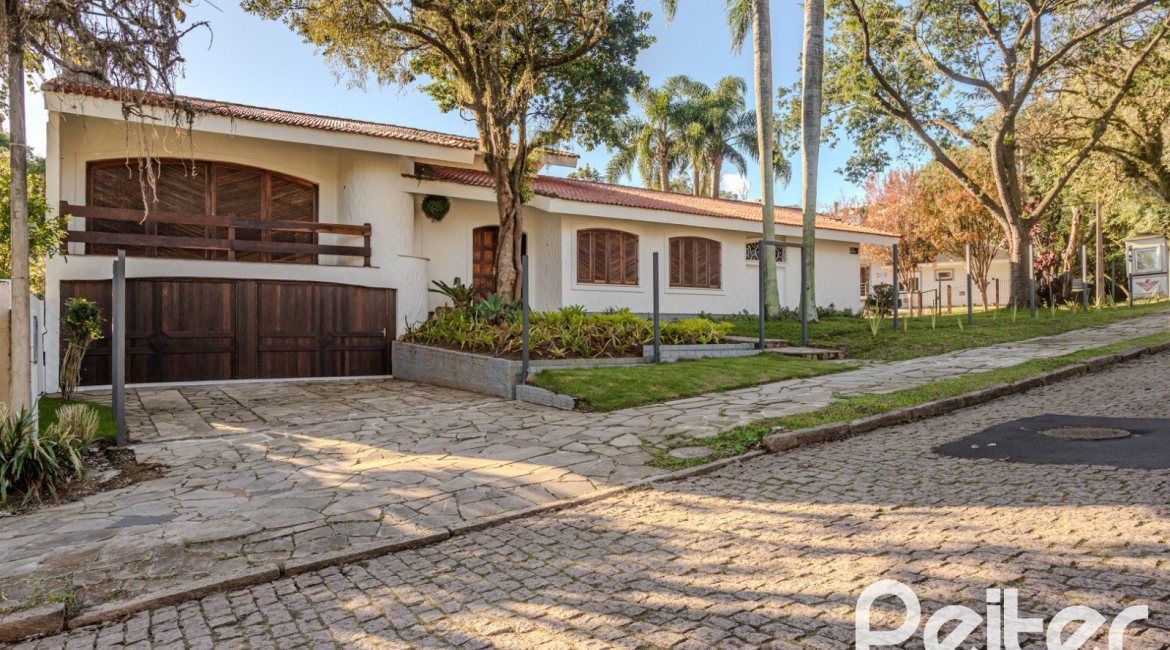 Casa à venda com 350m², 3 dormitórios, 1 suíte, 2 vagas, no bairro Jardim Isabel em Porto Alegre