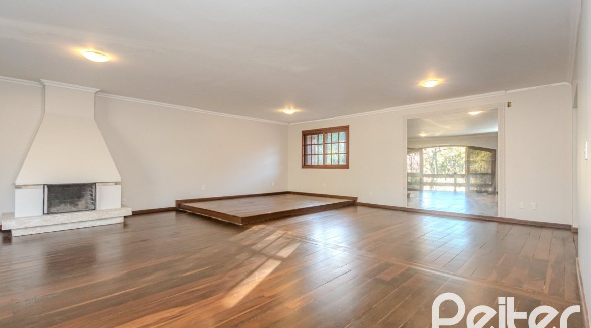 Casa à venda com 350m², 3 dormitórios, 1 suíte, 2 vagas, no bairro Jardim Isabel em Porto Alegre