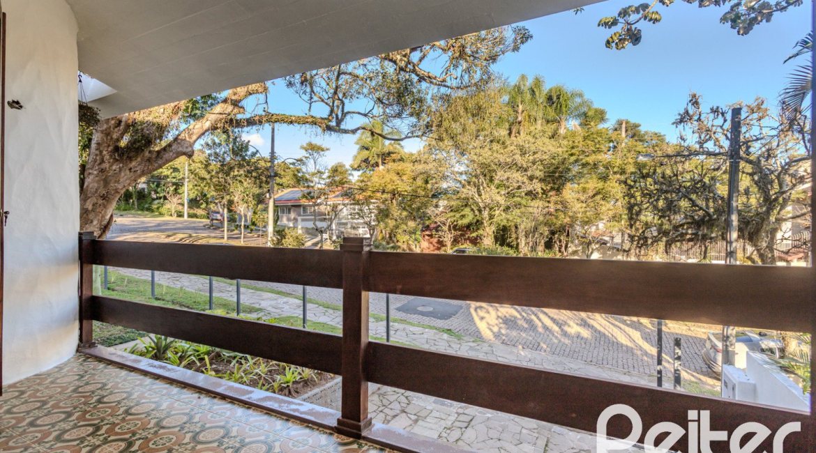 Casa à venda com 350m², 3 dormitórios, 1 suíte, 2 vagas, no bairro Jardim Isabel em Porto Alegre
