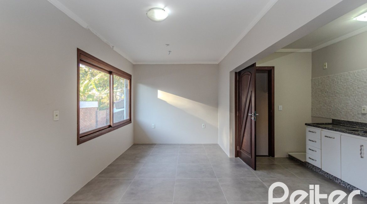 Casa à venda com 350m², 3 dormitórios, 1 suíte, 2 vagas, no bairro Jardim Isabel em Porto Alegre