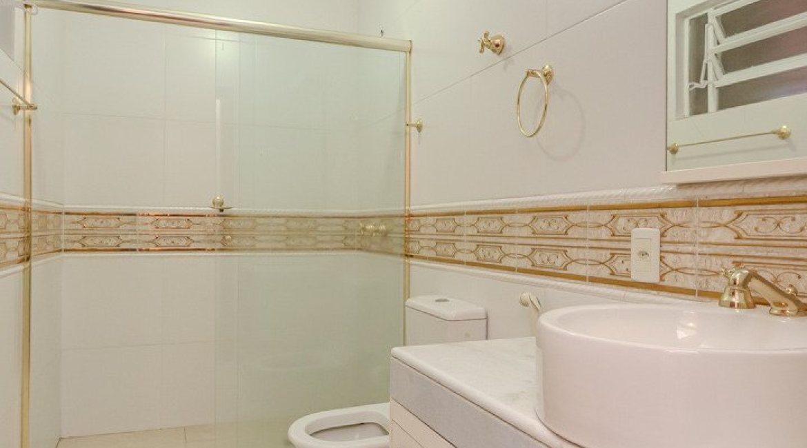 Casa à venda com 350m², 3 dormitórios, 1 suíte, 2 vagas, no bairro Jardim Isabel em Porto Alegre