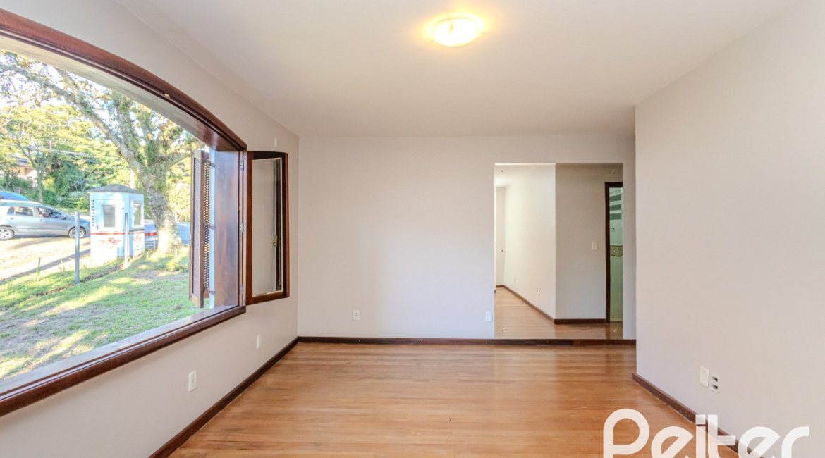 Casa à venda com 350m², 3 dormitórios, 1 suíte, 2 vagas, no bairro Jardim Isabel em Porto Alegre