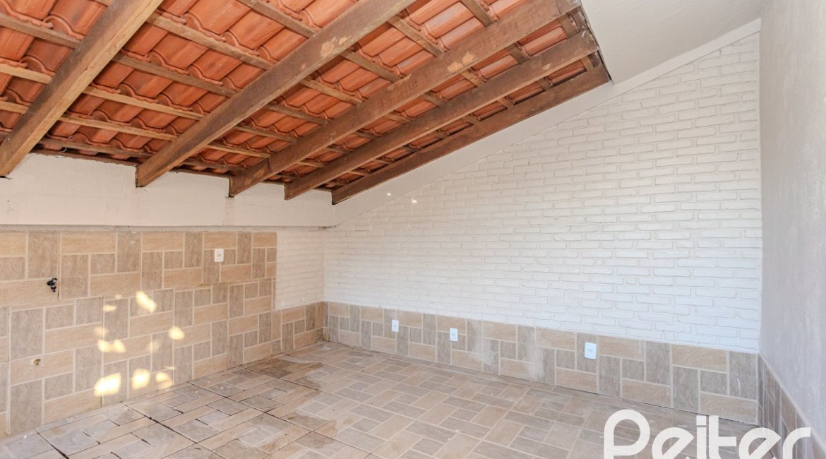 Casa à venda com 350m², 3 dormitórios, 1 suíte, 2 vagas, no bairro Jardim Isabel em Porto Alegre