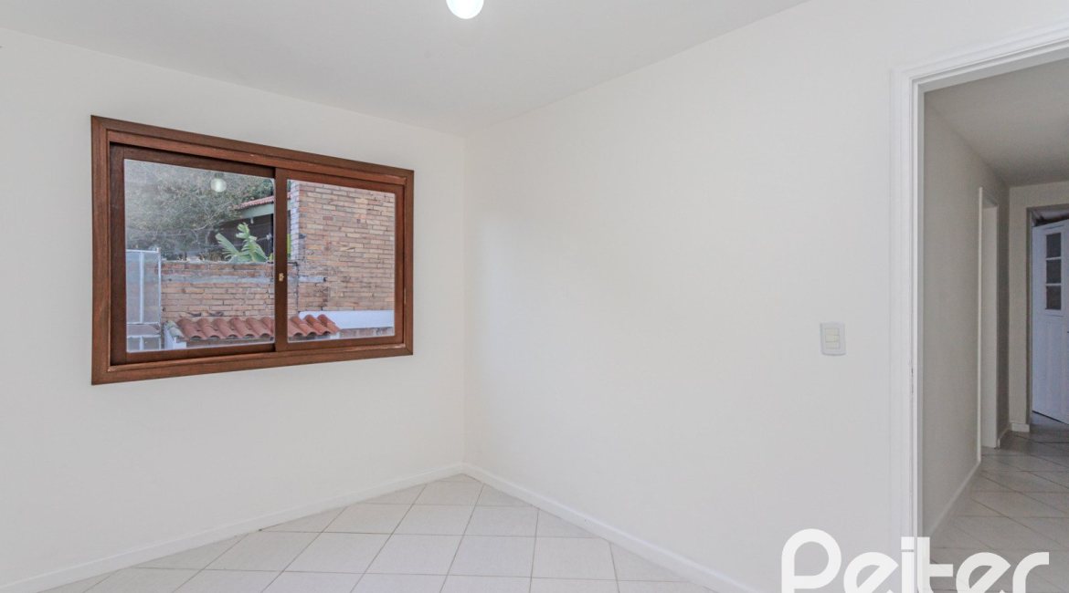 Casa à venda com 350m², 3 dormitórios, 1 suíte, 2 vagas, no bairro Jardim Isabel em Porto Alegre