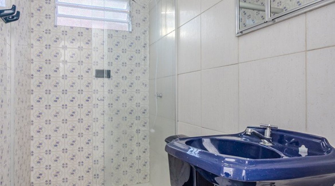 Casa à venda com 350m², 3 dormitórios, 1 suíte, 2 vagas, no bairro Jardim Isabel em Porto Alegre