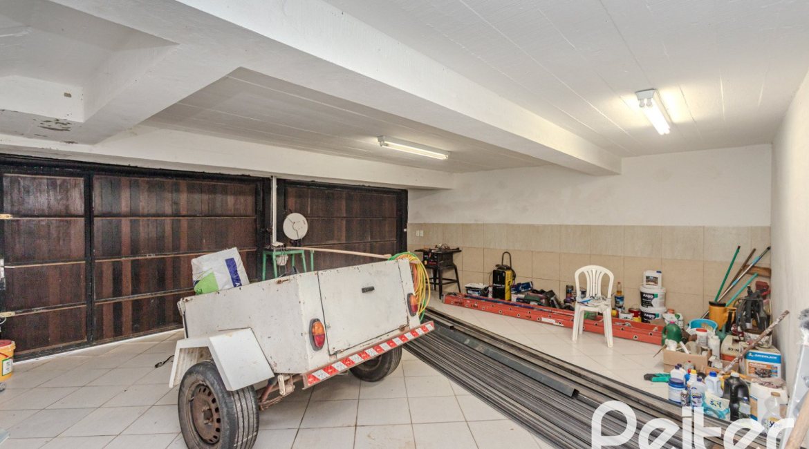 Casa à venda com 350m², 3 dormitórios, 1 suíte, 2 vagas, no bairro Jardim Isabel em Porto Alegre