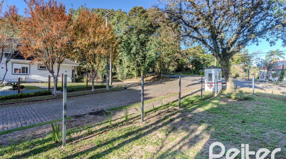 Casa à venda com 350m², 3 dormitórios, 1 suíte, 2 vagas, no bairro Jardim Isabel em Porto Alegre
