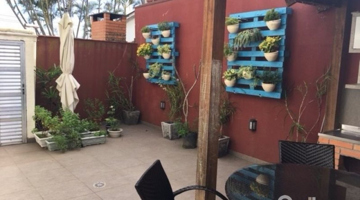 Casa em Condomínio à venda com 270m², 3 dormitórios, 1 suíte, 3 vagas, no bairro Tristeza em Porto Alegre