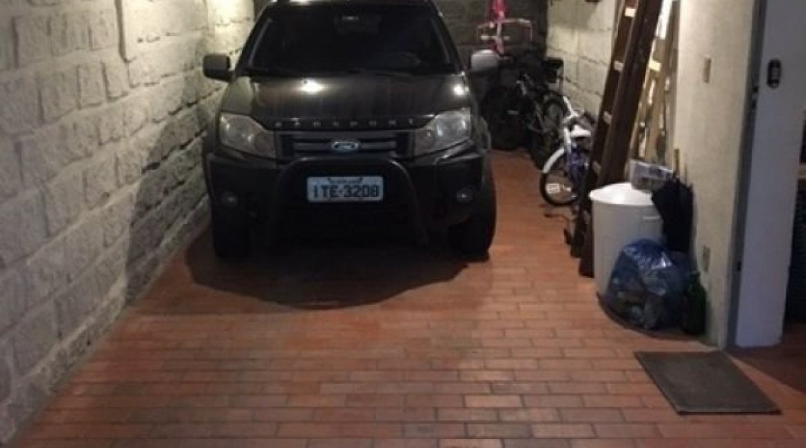 Casa em Condomínio à venda com 270m², 3 dormitórios, 1 suíte, 3 vagas, no bairro Tristeza em Porto Alegre