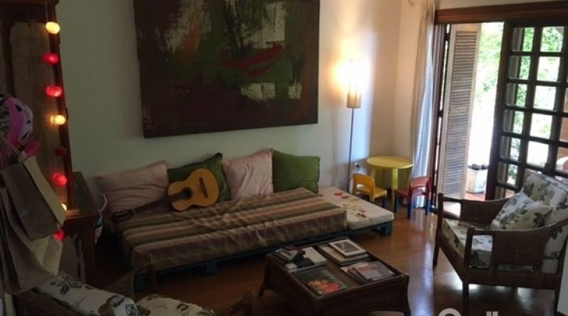 Casa em Condomínio à venda com 270m², 3 dormitórios, 1 suíte, 3 vagas, no bairro Tristeza em Porto Alegre