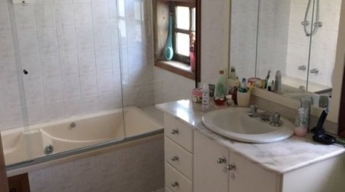 Casa em Condomínio à venda com 270m², 3 dormitórios, 1 suíte, 3 vagas, no bairro Tristeza em Porto Alegre