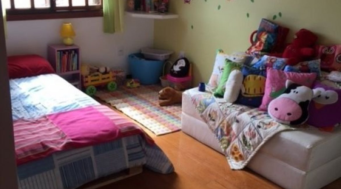 Casa em Condomínio à venda com 270m², 3 dormitórios, 1 suíte, 3 vagas, no bairro Tristeza em Porto Alegre