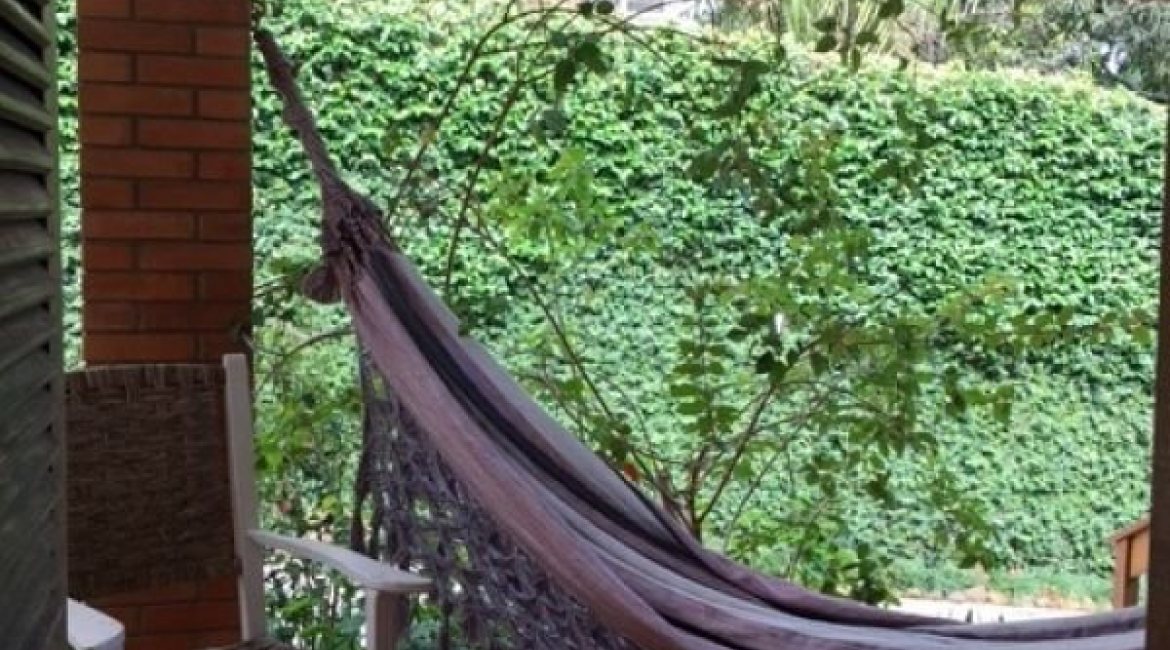 Casa em Condomínio à venda com 270m², 3 dormitórios, 1 suíte, 3 vagas, no bairro Tristeza em Porto Alegre