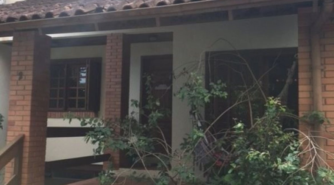 Casa em Condomínio à venda com 270m², 3 dormitórios, 1 suíte, 3 vagas, no bairro Tristeza em Porto Alegre