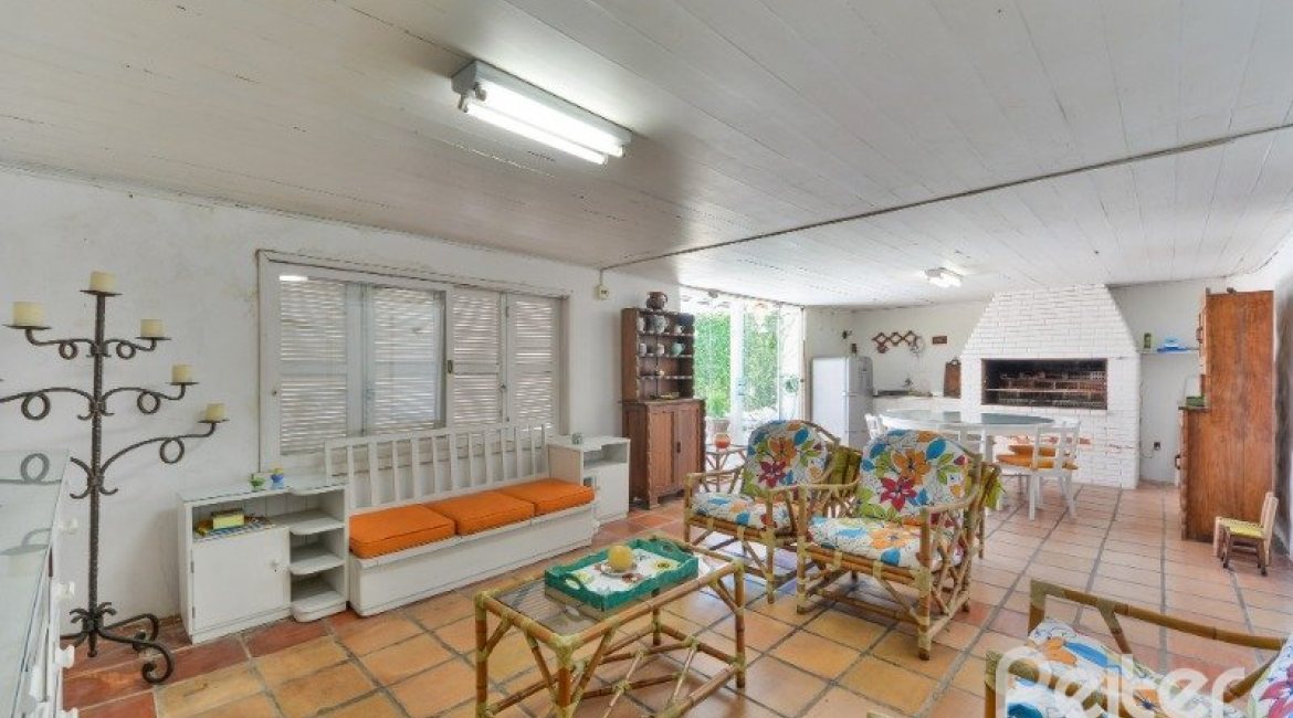 Casa à venda com 442m², 6 dormitórios, 3 suítes, 3 vagas, no bairro Vila Assunção em Porto Alegre