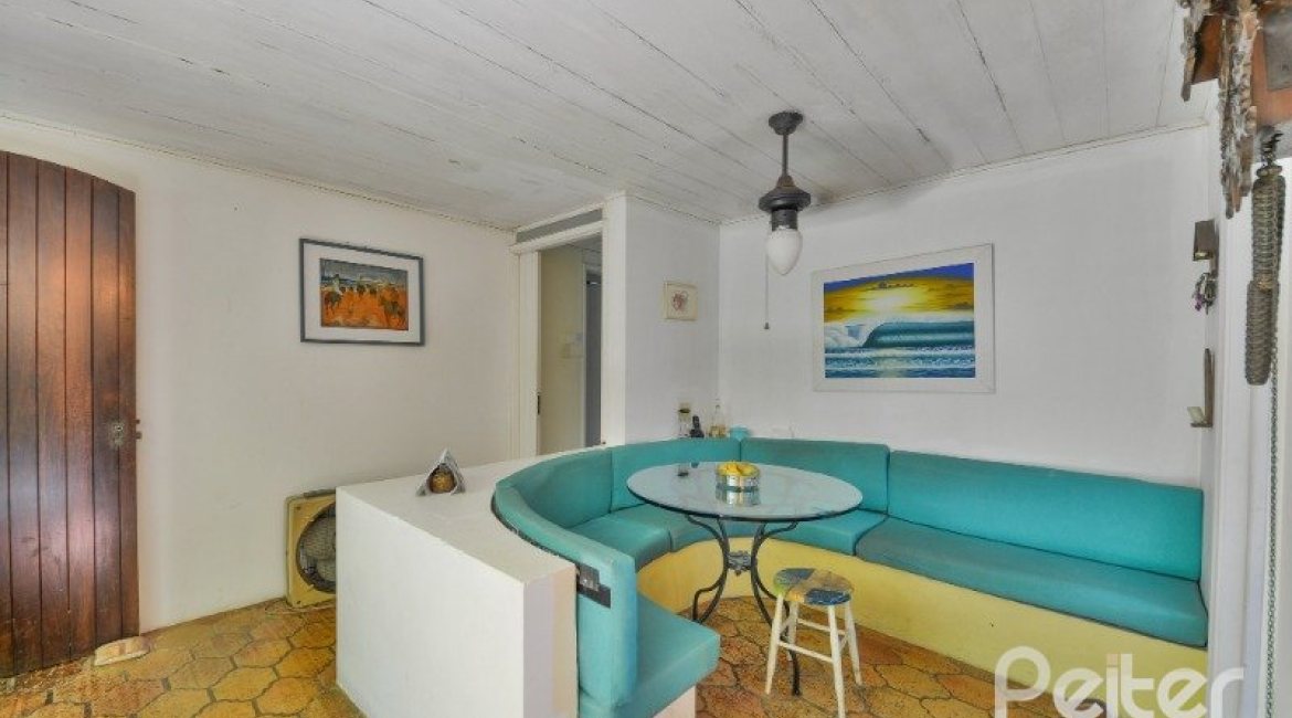 Casa à venda com 442m², 6 dormitórios, 3 suítes, 3 vagas, no bairro Vila Assunção em Porto Alegre