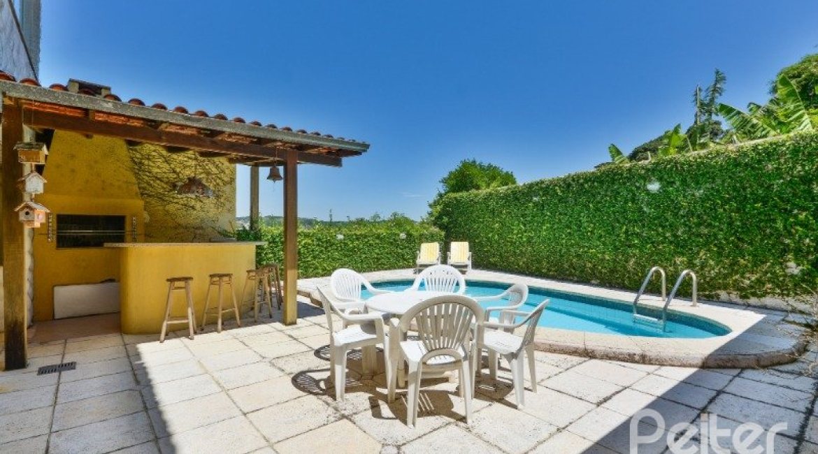 Casa à venda com 442m², 6 dormitórios, 3 suítes, 3 vagas, no bairro Vila Assunção em Porto Alegre