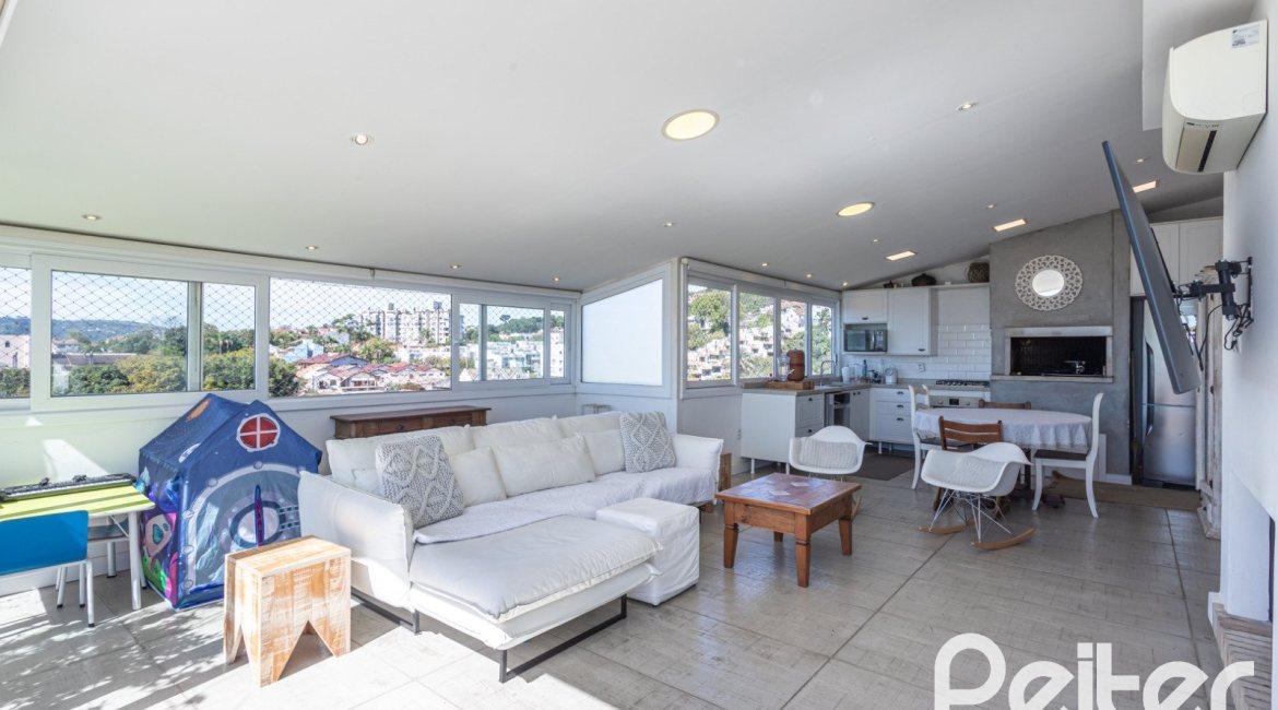 Cobertura à venda com 150m², 2 dormitórios, 1 vaga, no bairro Tristeza em Porto Alegre