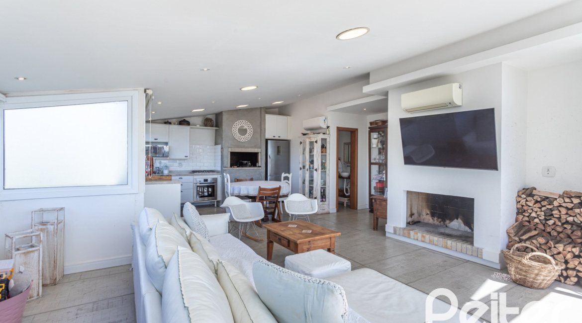 Cobertura à venda com 150m², 2 dormitórios, 1 vaga, no bairro Tristeza em Porto Alegre