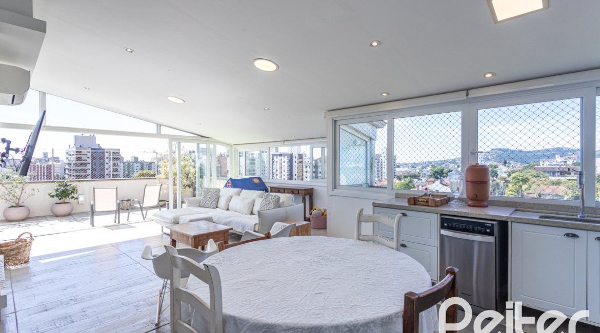 Cobertura à venda com 150m², 2 dormitórios, 1 vaga, no bairro Tristeza em Porto Alegre