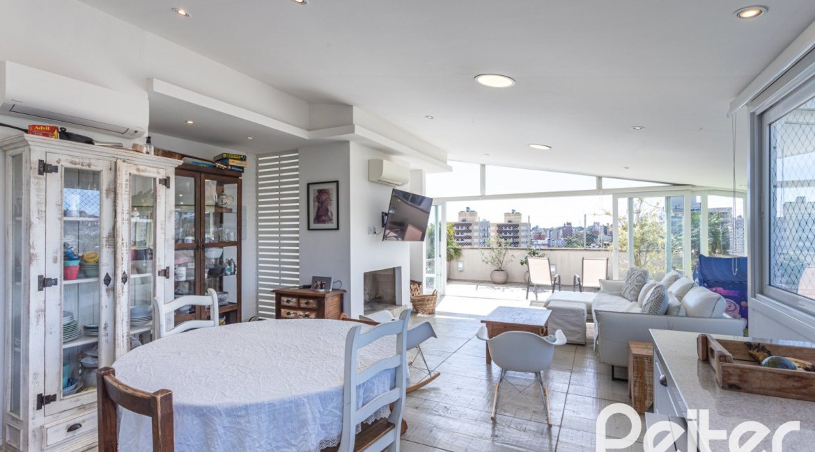 Cobertura à venda com 150m², 2 dormitórios, 1 vaga, no bairro Tristeza em Porto Alegre