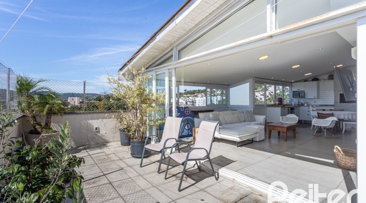 Cobertura à venda com 150m², 2 dormitórios, 1 vaga, no bairro Tristeza em Porto Alegre