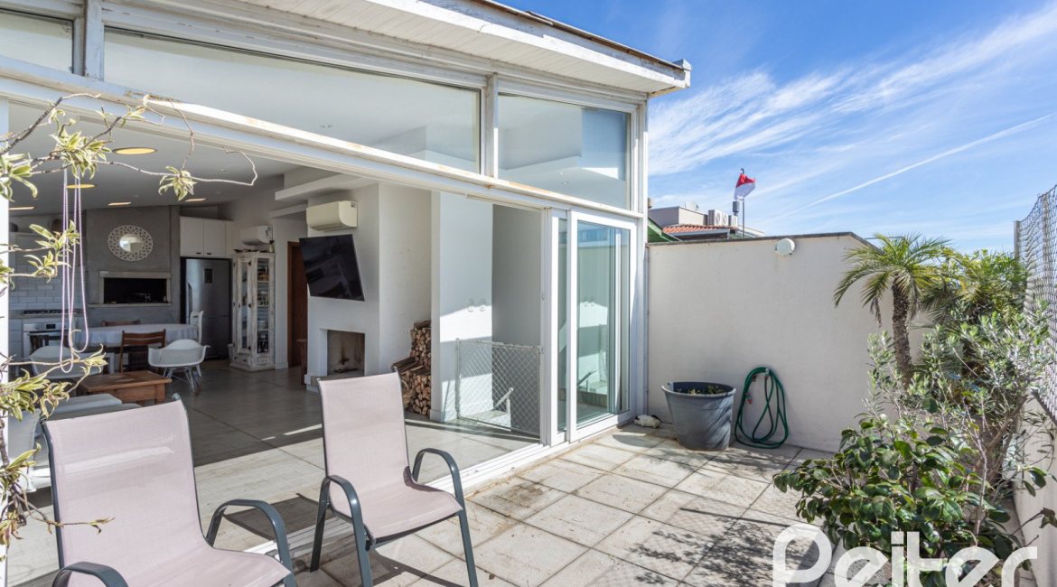 Cobertura à venda com 150m², 2 dormitórios, 1 vaga, no bairro Tristeza em Porto Alegre