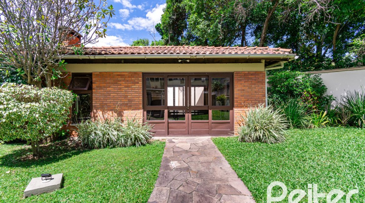 Cobertura à venda com 150m², 2 dormitórios, 1 vaga, no bairro Tristeza em Porto Alegre