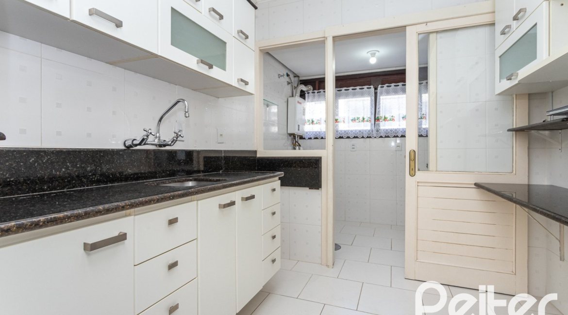 Apartamento à venda com 95m², 3 dormitórios, 1 suíte, 2 vagas, no bairro Tristeza em Porto Alegre