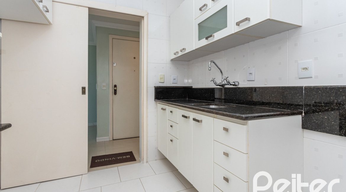 Apartamento à venda com 95m², 3 dormitórios, 1 suíte, 2 vagas, no bairro Tristeza em Porto Alegre