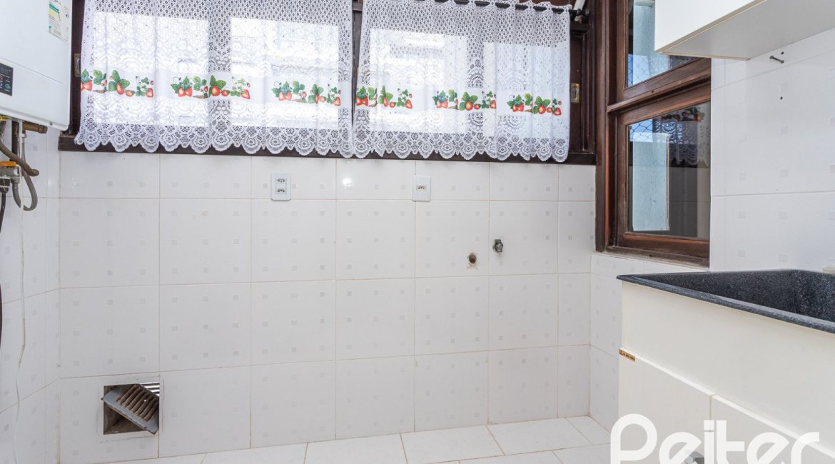 Apartamento à venda com 95m², 3 dormitórios, 1 suíte, 2 vagas, no bairro Tristeza em Porto Alegre