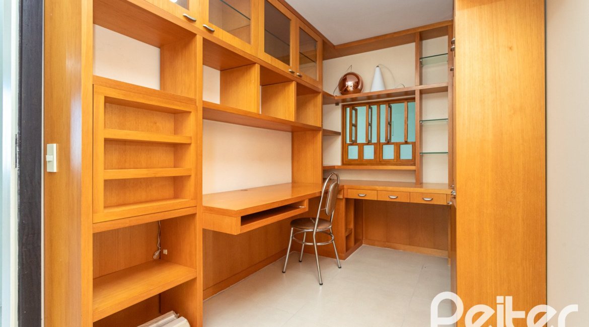 Apartamento à venda com 95m², 3 dormitórios, 1 suíte, 2 vagas, no bairro Tristeza em Porto Alegre