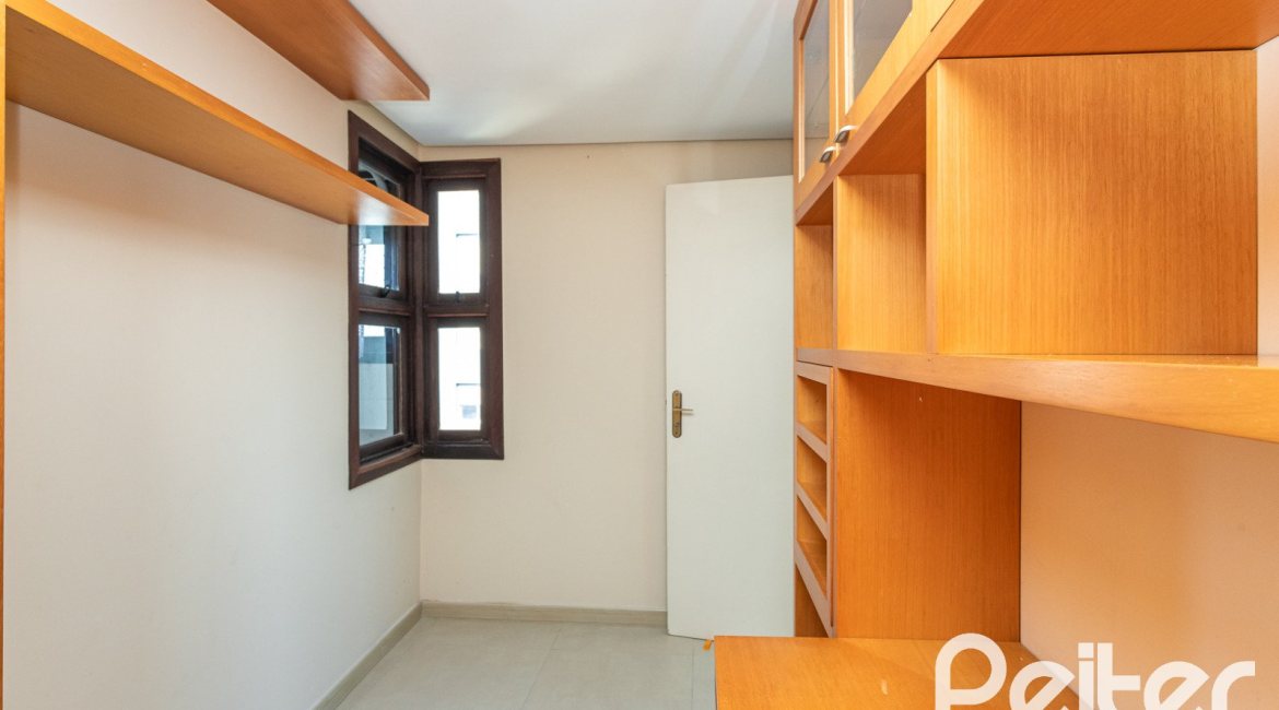 Apartamento à venda com 95m², 3 dormitórios, 1 suíte, 2 vagas, no bairro Tristeza em Porto Alegre