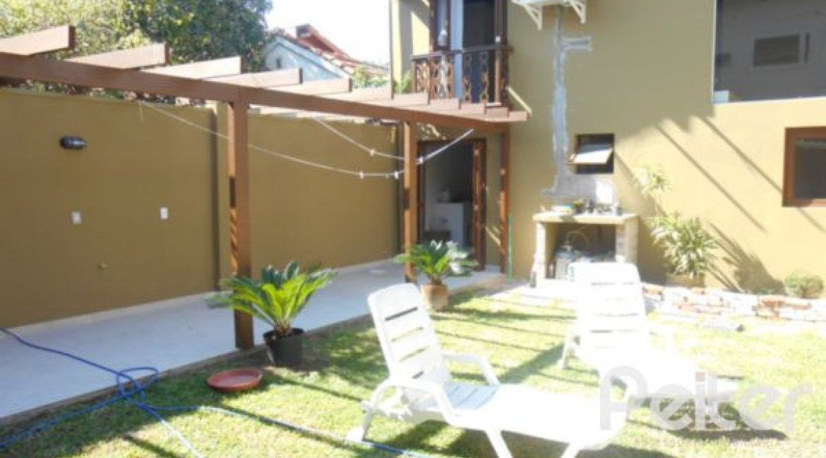 Casa à venda com 390m², 4 dormitórios, 1 suíte, 3 vagas, no bairro Vila Assunção em Porto Alegre