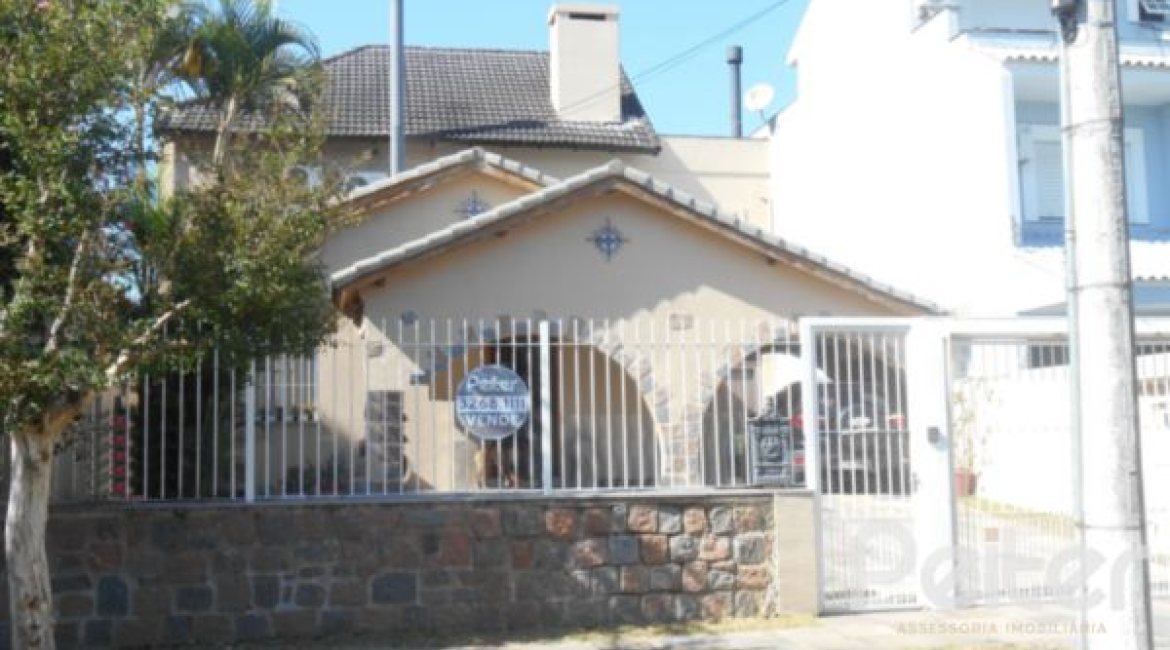 Casa à venda com 390m², 4 dormitórios, 1 suíte, 3 vagas, no bairro Vila Assunção em Porto Alegre