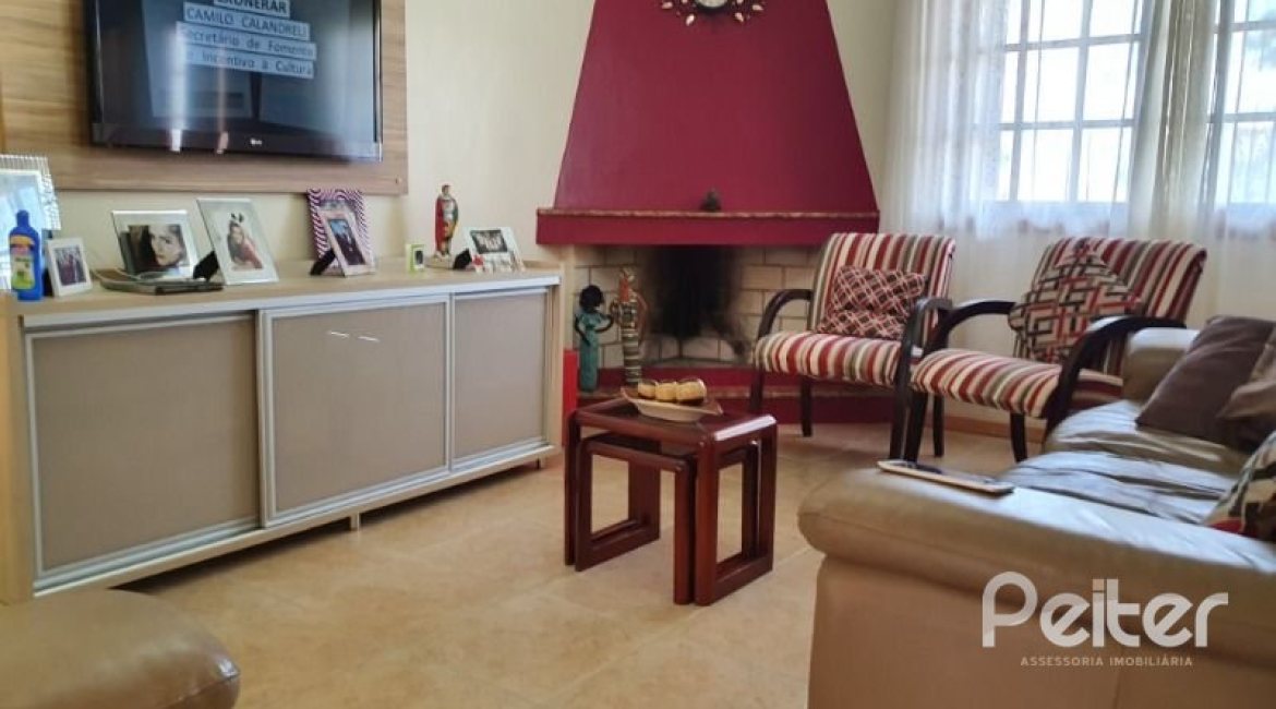 Casa à venda com 192m², 3 dormitórios, 1 suíte, 2 vagas, no bairro Cristal em Porto Alegre