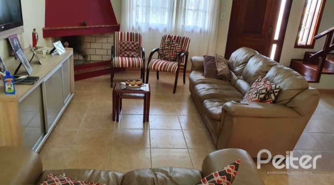 Casa à venda com 192m², 3 dormitórios, 1 suíte, 2 vagas, no bairro Cristal em Porto Alegre