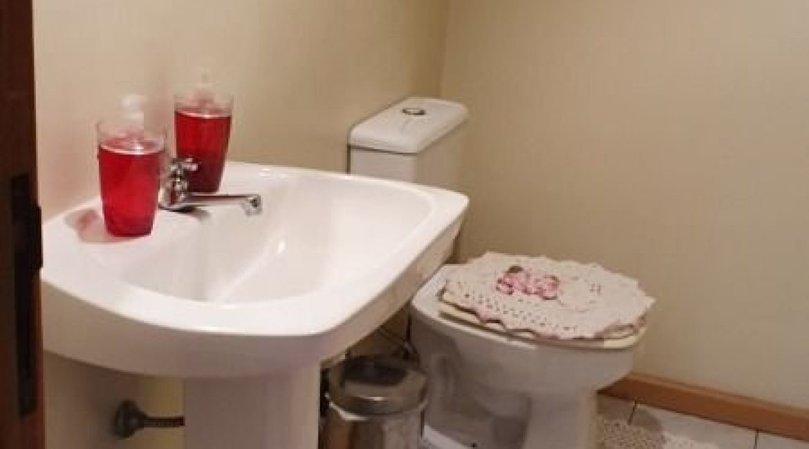 Casa à venda com 192m², 3 dormitórios, 1 suíte, 2 vagas, no bairro Cristal em Porto Alegre