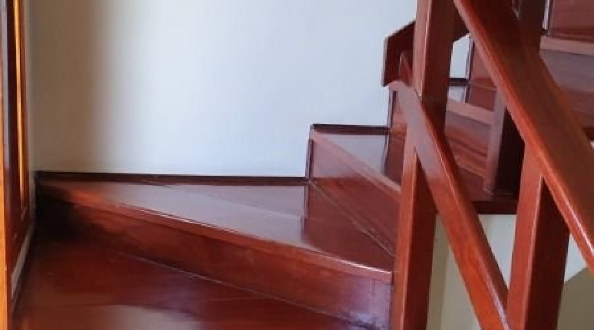 Casa à venda com 192m², 3 dormitórios, 1 suíte, 2 vagas, no bairro Cristal em Porto Alegre