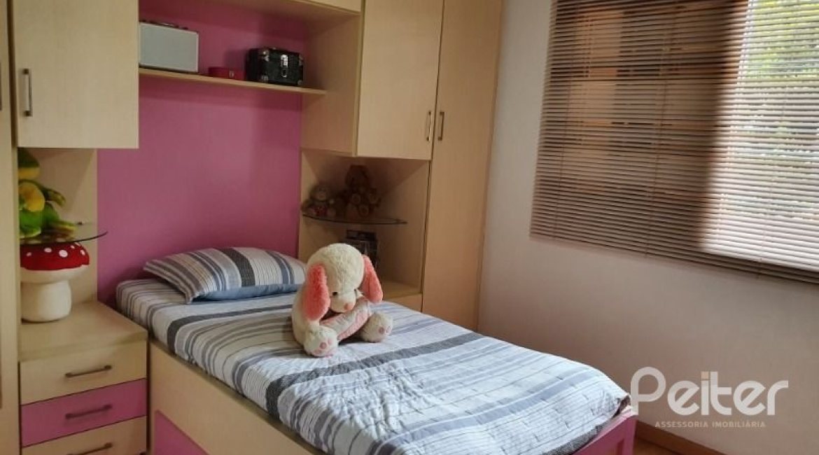 Casa à venda com 192m², 3 dormitórios, 1 suíte, 2 vagas, no bairro Cristal em Porto Alegre