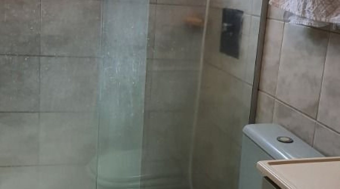 Casa à venda com 192m², 3 dormitórios, 1 suíte, 2 vagas, no bairro Cristal em Porto Alegre