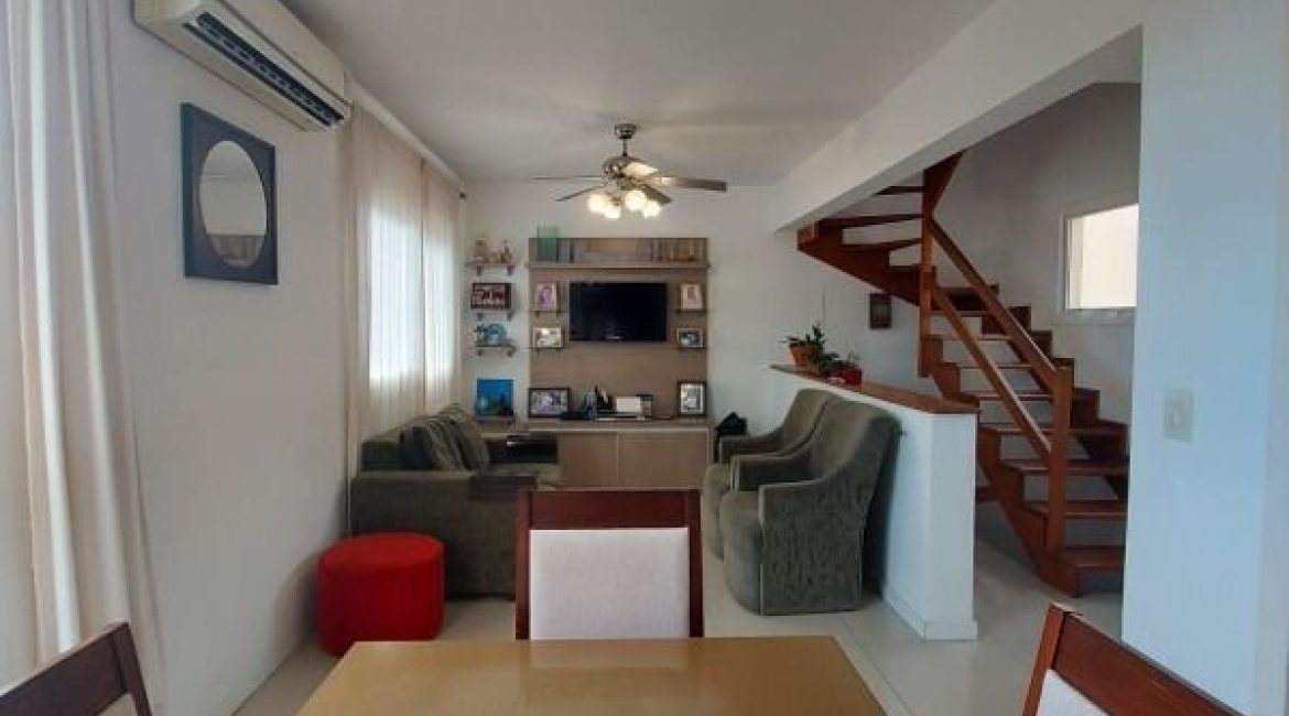 Casa em Condomínio à venda com 130m², 3 dormitórios, 1 suíte, 2 vagas, no bairro Ipanema em Porto Alegre