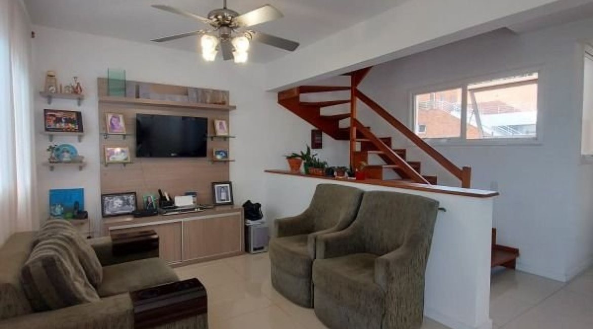 Casa em Condomínio à venda com 130m², 3 dormitórios, 1 suíte, 2 vagas, no bairro Ipanema em Porto Alegre