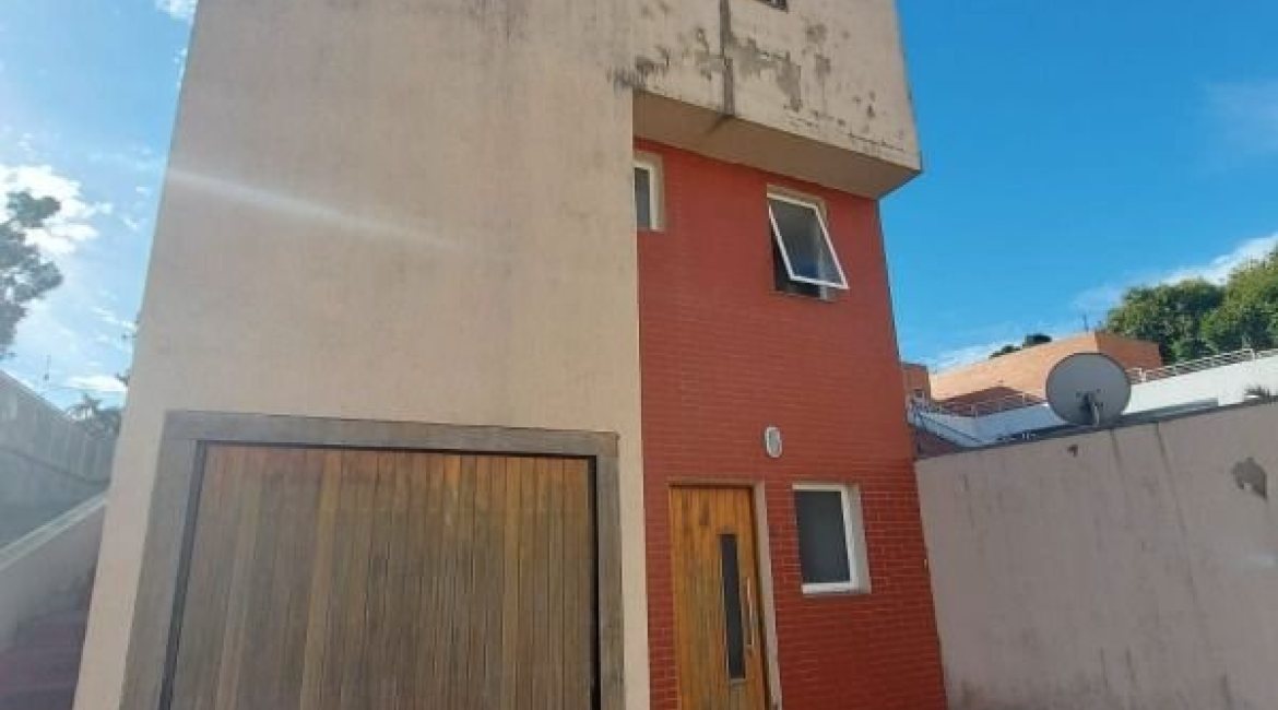 Casa em Condomínio à venda com 130m², 3 dormitórios, 1 suíte, 2 vagas, no bairro Ipanema em Porto Alegre