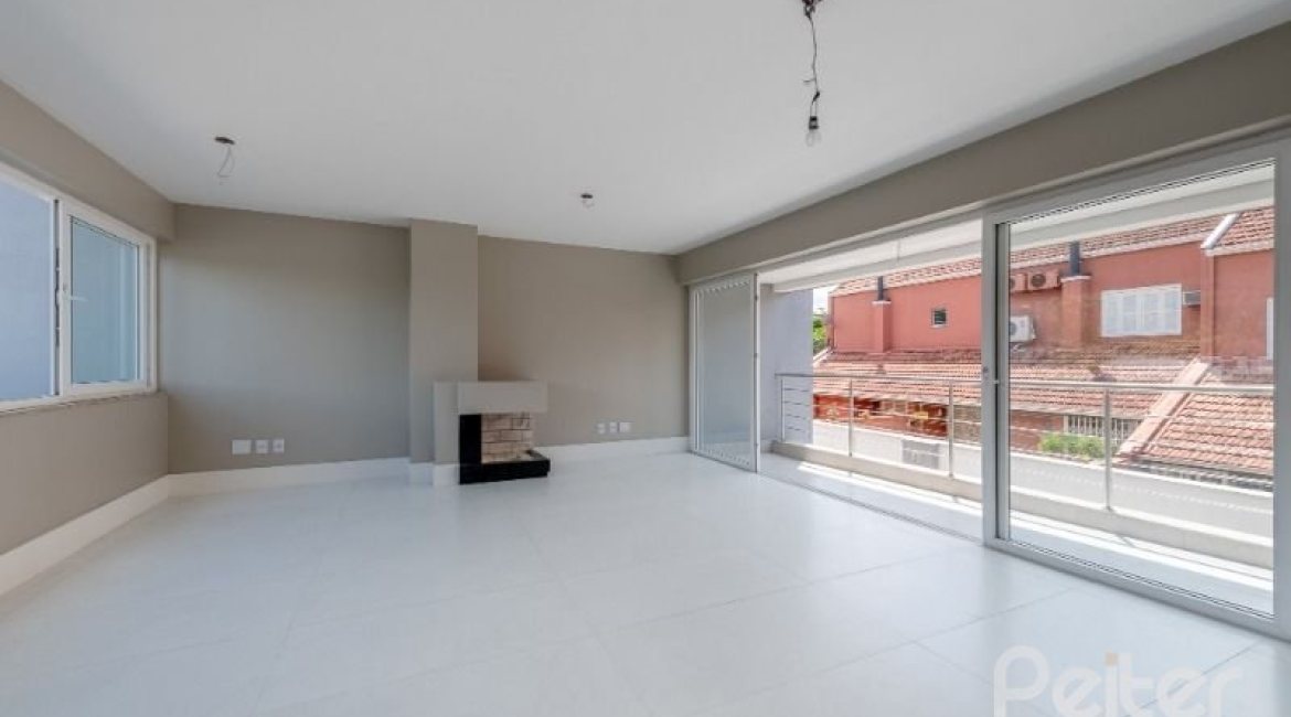 Casa em Condomínio à venda com 233m², 3 dormitórios, 1 suíte, 3 vagas, no bairro Vila Assunção em Porto Alegre