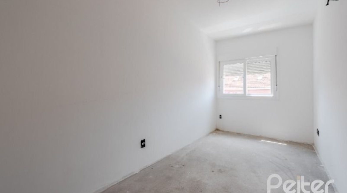 Casa em Condomínio à venda com 233m², 3 dormitórios, 1 suíte, 3 vagas, no bairro Vila Assunção em Porto Alegre