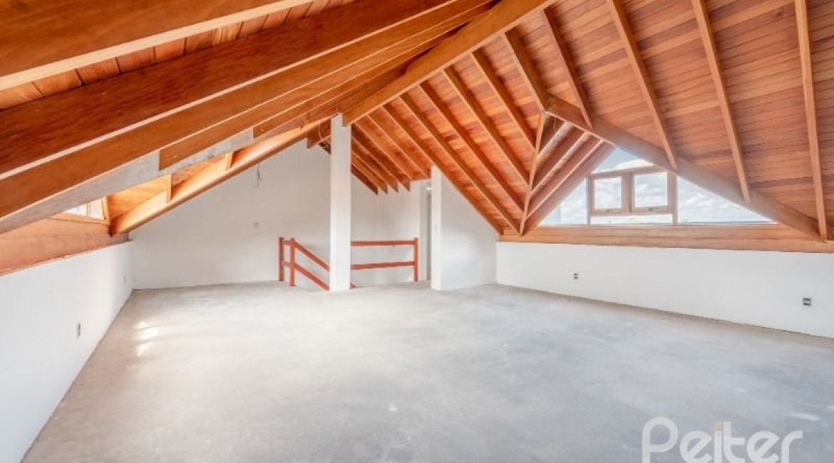 Casa em Condomínio à venda com 233m², 3 dormitórios, 1 suíte, 3 vagas, no bairro Vila Assunção em Porto Alegre