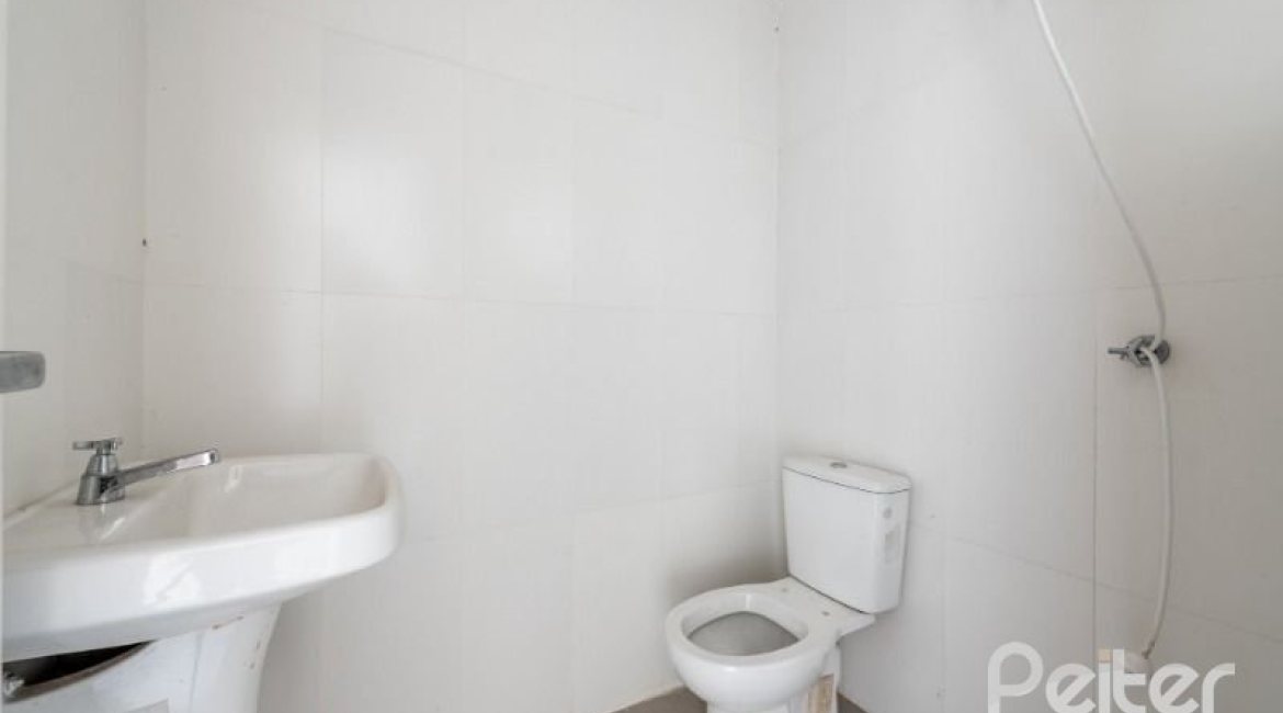 Casa em Condomínio à venda com 233m², 3 dormitórios, 1 suíte, 3 vagas, no bairro Vila Assunção em Porto Alegre