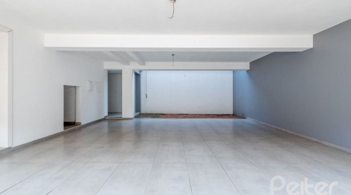 Casa em Condomínio à venda com 233m², 3 dormitórios, 1 suíte, 3 vagas, no bairro Vila Assunção em Porto Alegre