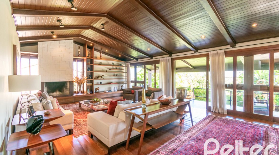 Casa à venda com 984m², 4 dormitórios, 4 suítes, 3 vagas, no bairro Vila Assunção em Porto Alegre